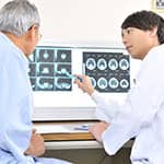 病院で診察